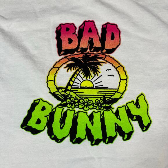 Official 2022 Bad Bunny Un Verano Sin Ti World’s Hottest Tour White Shirt Large - Picture 2 of 5